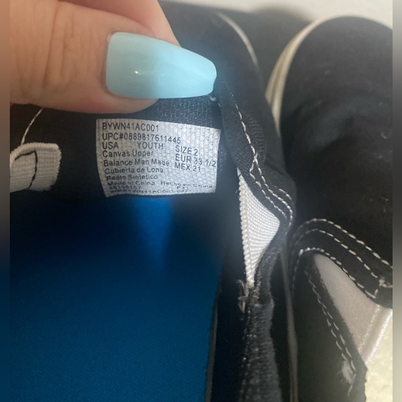 💰2/$10 Used kids black slip on shoes- wonder nation size 2 - Picture 7 of 10